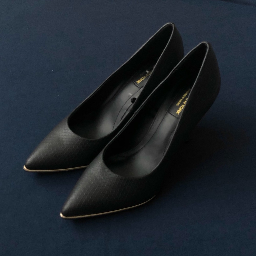 Andrew Marc Marc New York women’s heels